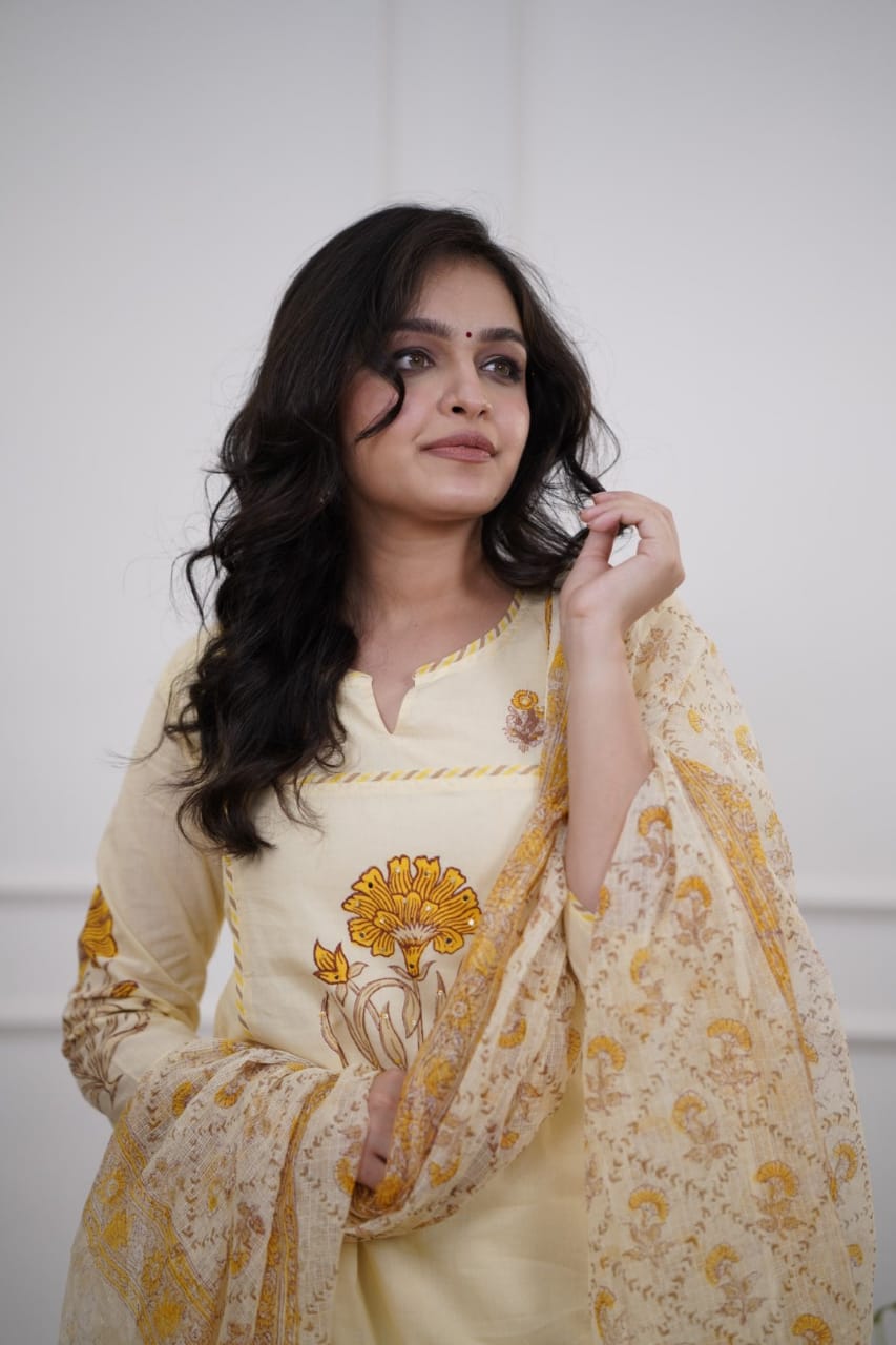 Elegant Light Yellow Cotton Dupatta Set