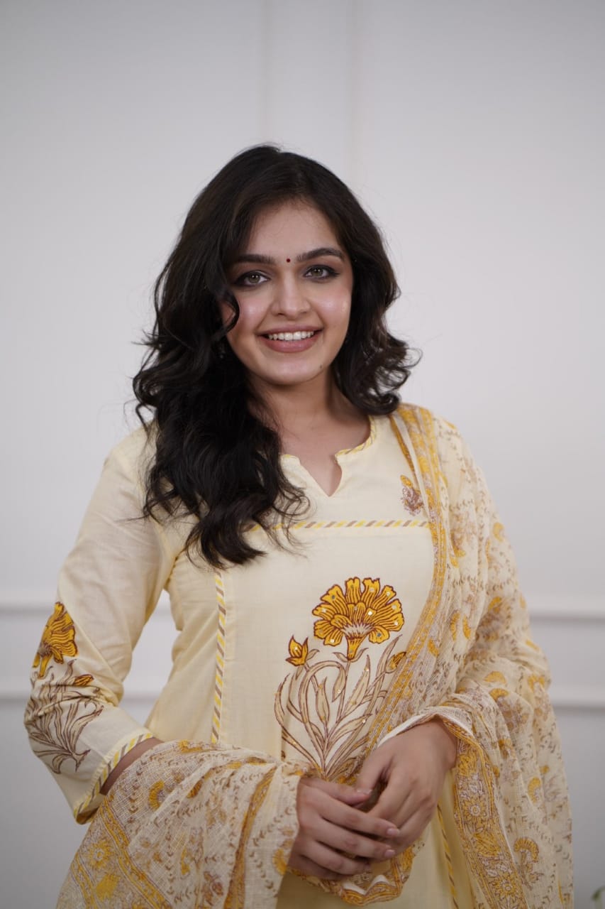 Elegant Light Yellow Cotton Dupatta Set