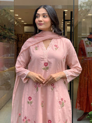 Peach Floral Embroidered Cotton Mal Kurta Set (3Pc) – Elegant Festive Collection