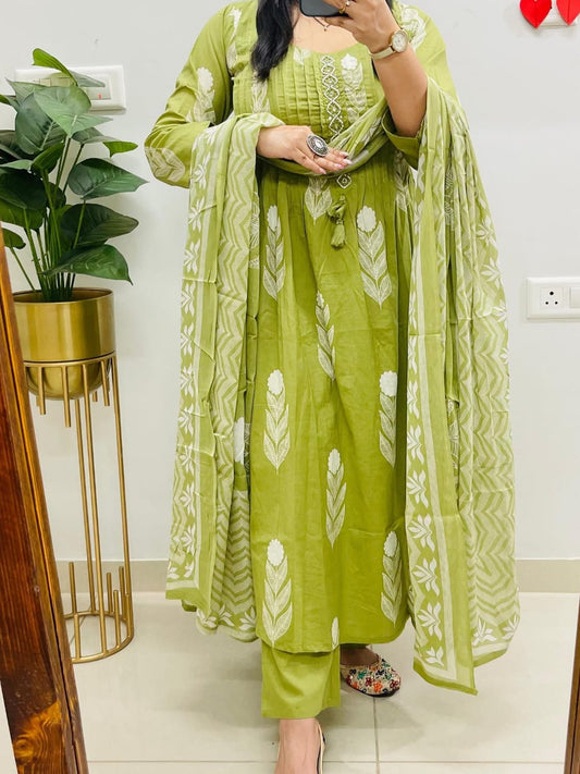 Mehndi Green Embroidered Cotton Kurta Set